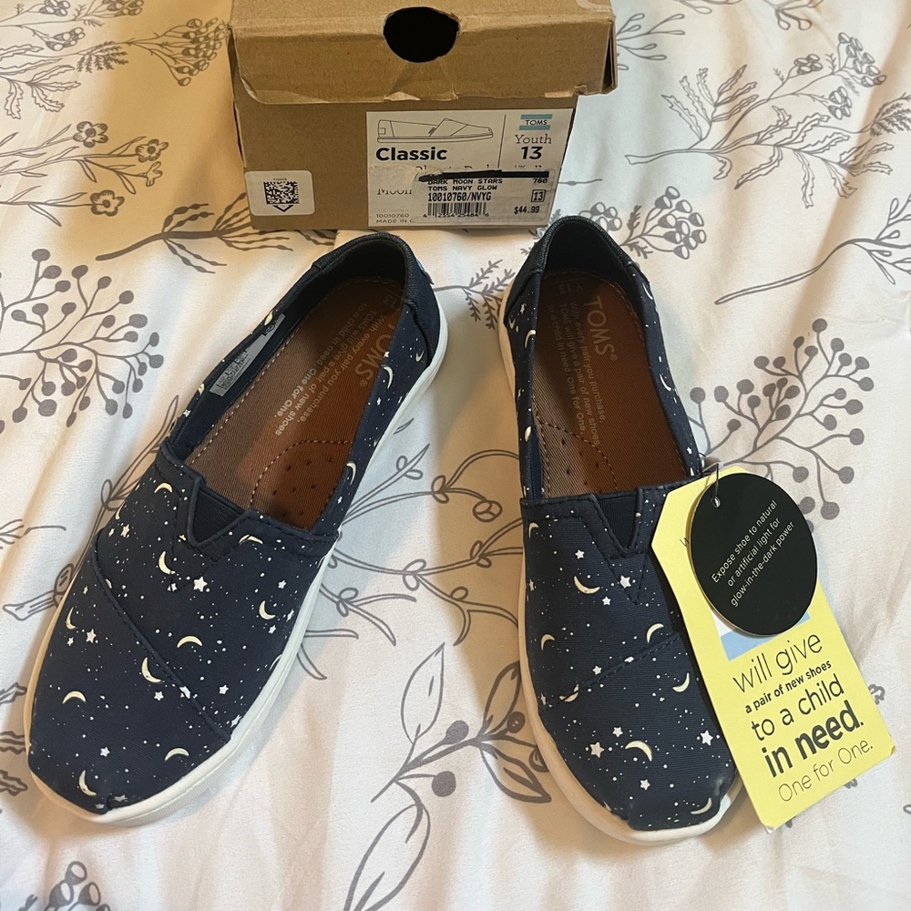 Brand new KIDS sz 13 TOMS